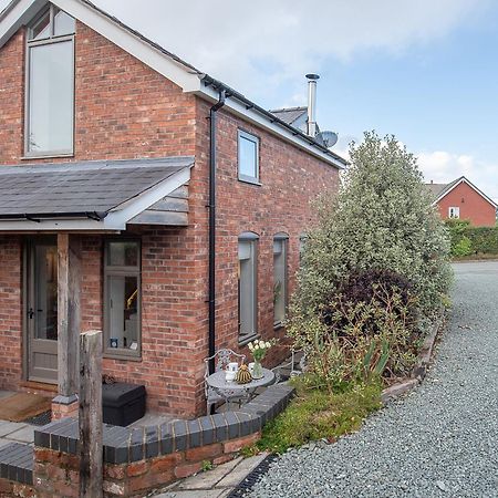 Top House Forden Exterior photo